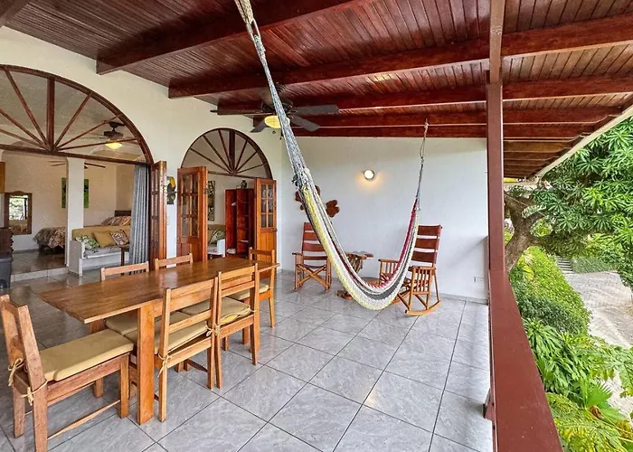 Villas El Parque 18A 1Br Central Apartment W Huge Patio